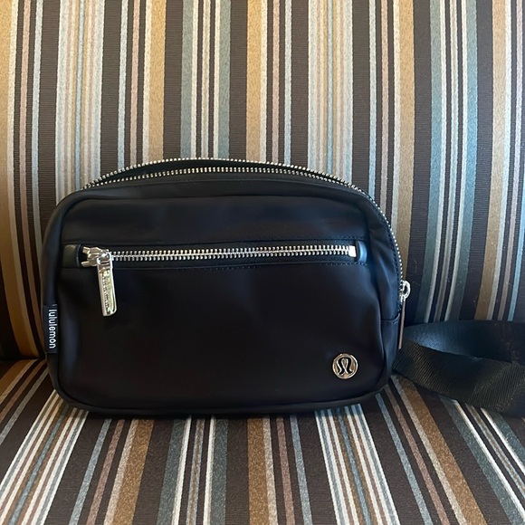 lululemon athletica Handbags - Lululemon everywhere convertible crossbody bag 1.5L